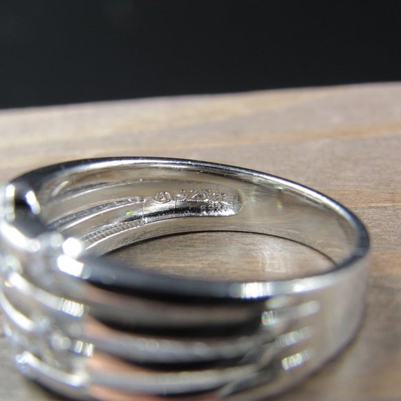 Size 7.75 Sterling Silver Bright Cubic Zirconia Band Ring - Picture 3 of 6